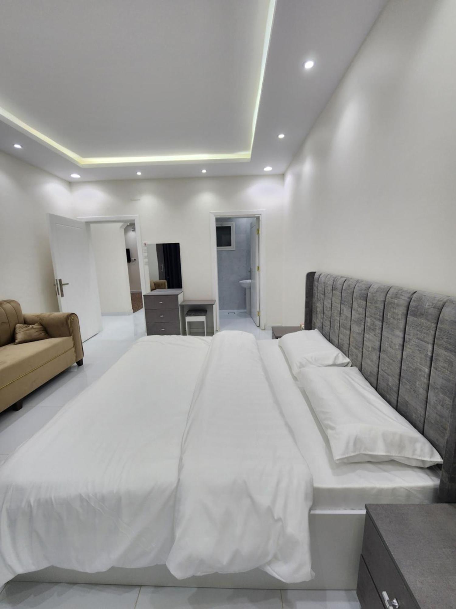 Yaqoot Al Madina Suites Al Awali Buitenkant foto