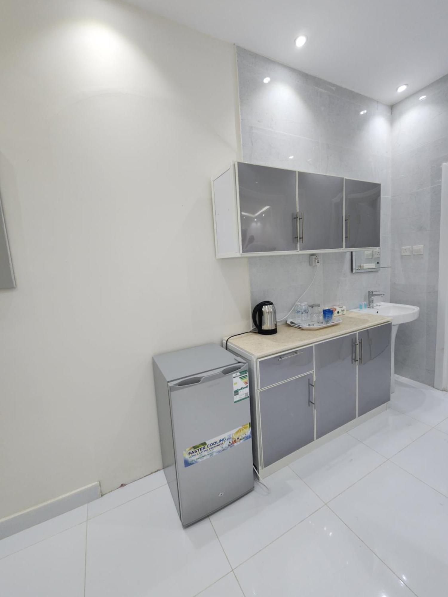 Yaqoot Al Madina Suites Al Awali Buitenkant foto