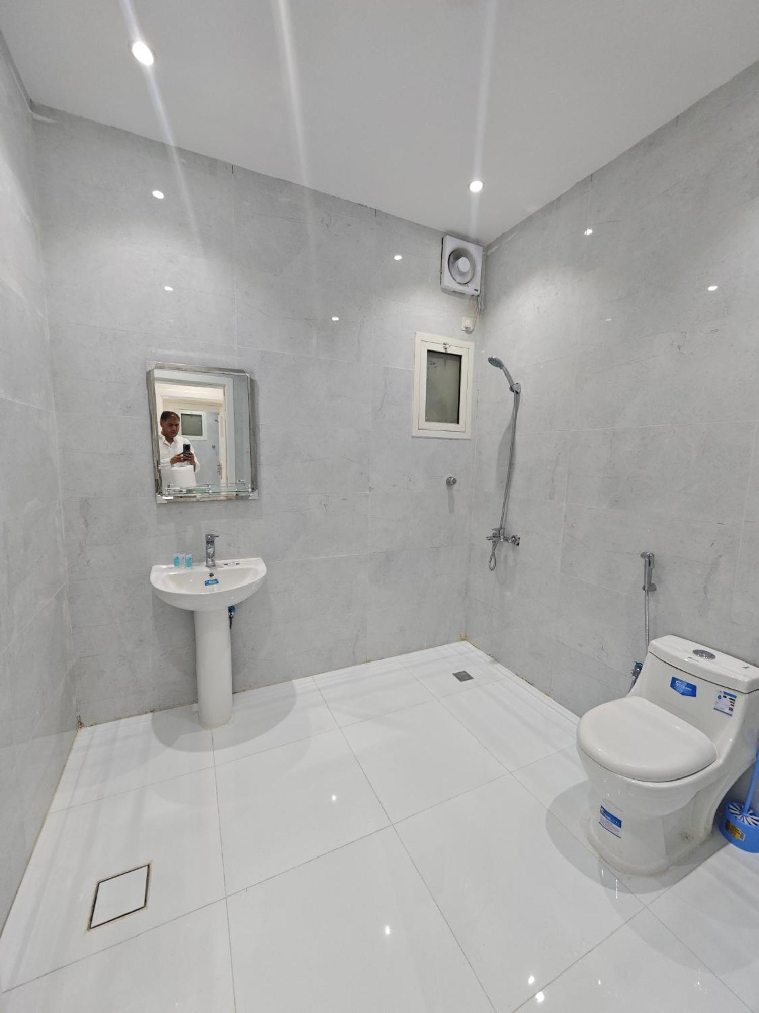 Yaqoot Al Madina Suites Al Awali Buitenkant foto